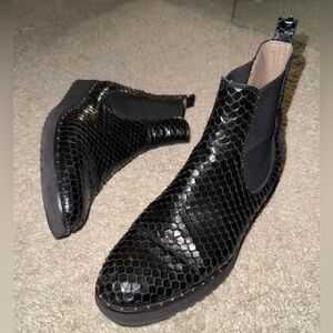 Black ankle boots flat